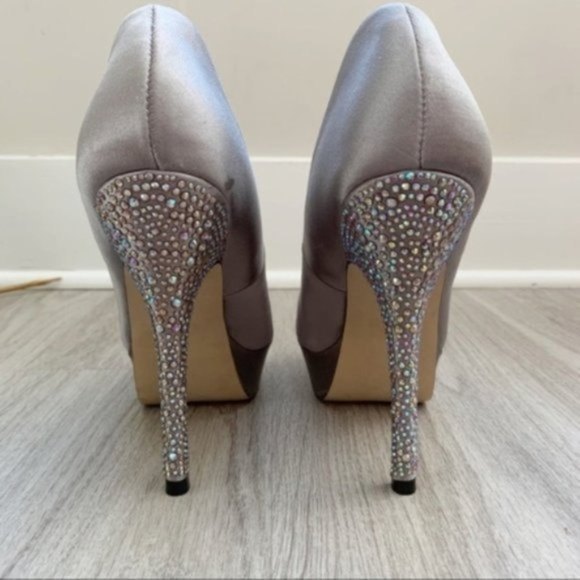 Steve Madden | Gray Satin Partyy-R Platform Pump - Picture 4 of 8